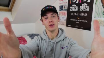 Le hoodie Vetements x Champion de Mael Ravy dans sa vidéo YouTube MON HAUL PRÉFERÉ DE 2018 ! (NIKE OFF WHITE, ASOS)  || MAËL