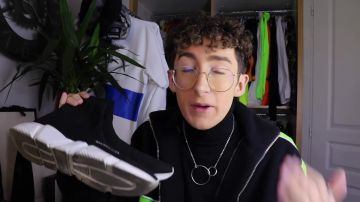 Sneakers Balenciaga Speed Trainer black Lythan in the YouTube video ALL MY SNEAKERS ! ( Yeezy, Gucci.. )