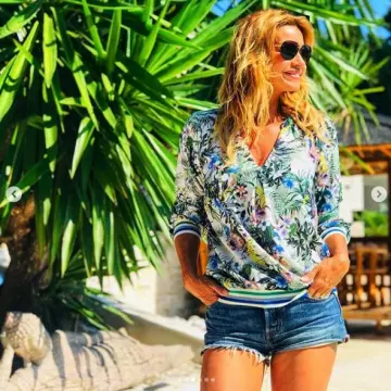 The top tropical print of Ingrid Chauvin's on his account Instagram @ingrid_chauvin_officiel