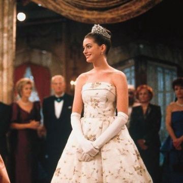 White Evening Gloves worn by Anne Hathaway on her Instagram account @annehathaway