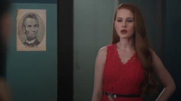 Blu Poivre Col en V Romper porté par Cheryl Fleur (Madelaine Petsch) à Riverdale (Saison 01 Épisode 03)