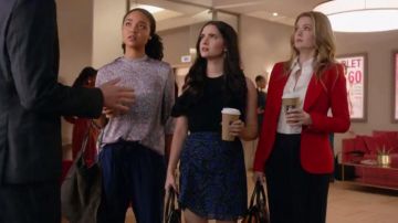 A.L.C. Palmer Top In Black usado por Jane Sloan (Katie Stevens) en The Bold Type (Temporada 03 Episodio 6)