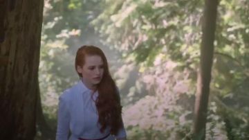 Eliza J Ouvert sur le Devant Boléro porté par Cheryl Fleur (Madelaine Petsch) à Riverdale (Saison 01 Épisode 03)
