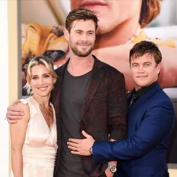 Grey tshirt worn by Chris Hemsworth at the Once upon a time in Hollywood in Los Angeles Premiere July 23, 2019