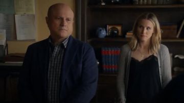 Collar de Juana de Arco inspirada en el asombro usado por Veronica Mars (Kristen Bell) en Veronica Mars (Temporada 04 Episodio 04)