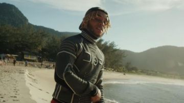 Le pull à col roulé Dior porté par Zola dans son clip 7.65