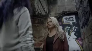 Lucky Brand Helen Leather Moto Jacket worn by Lauren Strucker (Natalie Alyn Lind) in The Gifted (Season 02 Episode 01)