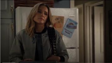 Phillip Lim Denim Bomber Jacket with Zip usado por Veronica Mars (Kristen Bell) en Veronica Mars (Temporada 04 Episodio 07)