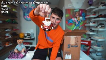 La Sculpture Supreme Santa de Harrison Nevel dans I Bought A Sketchy $3000 Supreme Collection Off eBay...