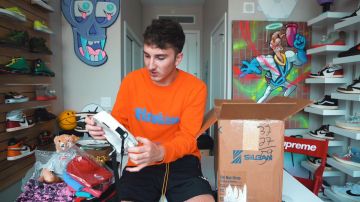 Bag Supreme white Harrison nevel in I Bought A very sketchy $3000 Supreme Collection Off eBay...