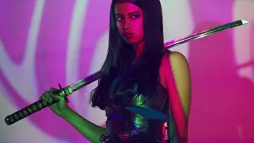 Le Katana de Kerry Loudermilk (Amber Midthunder) dans Legion (S03E01)