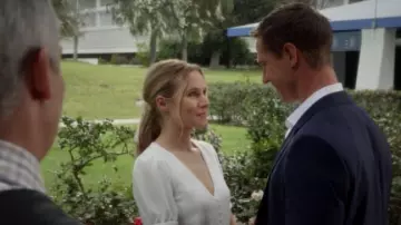 La robe en sergé blanche Paul & Joe portée par Veronica Mars (Kristen Bell) dans Veronica Mars (S04E08)
