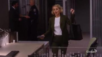 Derek Lam 10 Crosby Seul Bouton de Blazer Avec Oeillet Détail au Dos porté par Det. Lizzie Needham (Bojana Novakovic) dans l'Instinct (Saison 02 Episode 04)