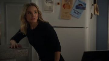 Ron Herman Exclusif Cardigan Bébé. porté par de Veronica Mars (Kristen Bell) dans Veronica Mars (Saison 04 Épisode 07)