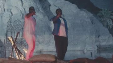 Quotidien Papier Bleu Essentiel Entraîneur de la Veste portée par Damso en Personne la musique de la vidéo par Vegedream feat. Damso