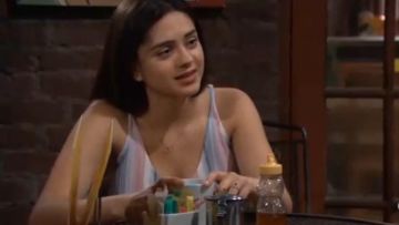 Bella Dahl Rayé Robe Ceinturée porté par Sasha Calle comme on le voit dans les Jeunes et Les Agités 23 JUILLET 2019