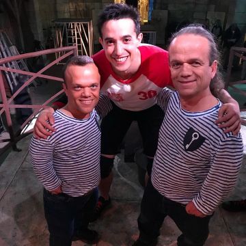 The t-shirt, white and red, worn by Tibo InShape on his account Instagram @tiboinshape