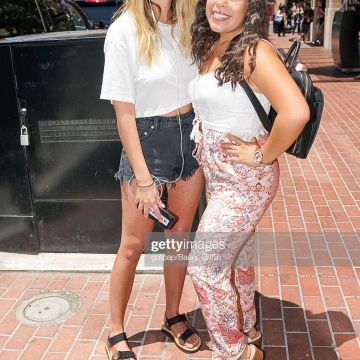 Camper Oruga Sangle Sandales porté par Ashley Benson Los Angeles le 18 juillet 2019
