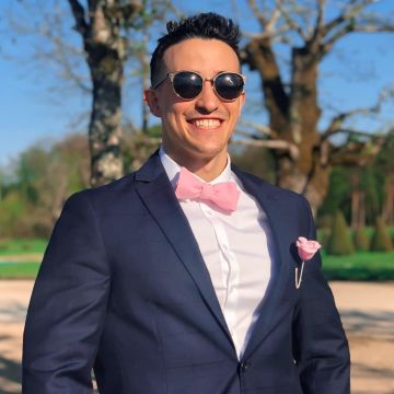 Sunglasses semi rimless worn by Tibo InShape on his account Instagram @tiboinshape