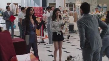 Veronica Beard  Lago Metallic Crop Trousers worn by Gigi Mendoza (Roselyn Sanchez) in Grand Hotel (Season 01 Episode06)