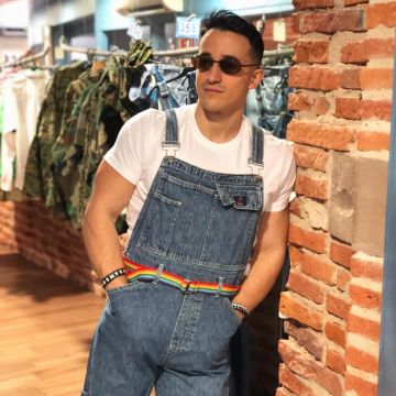 The overalls of jean worn by Tibo InShape on his account Instagram @tiboinshape