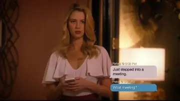 Le Body à volant rose poudré portée par Petra (Yael Grobglas) dans Jane the Virgin (S04E03)