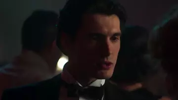 Black bow wedding tie worn by Francisco Gómez (Yon González) in Cable Girls (S03E02)