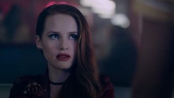 Bakélite Araignée Broche Broche portée par Cheryl Fleur (Madelaine Petsch) à Riverdale (Saison 01 Épisode 04)
