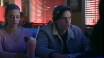 Levis Type III Sherpa Trucker Jacket porté par Jughead Jones (Cole Sprouse) à Riverdale (Saison 01 Épisode 04)