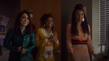 Maje Romilda Leopard Print Midi habit porté par le Jazz Forster (Chloe Bailey) adultes-ish (Saison 02 Episode 19)