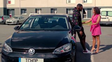 Shorts Kenzo multilogo of KeBlack in her video clip Chop