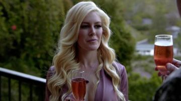 La chaqueta estilo bodysuit usada por Heidi Montag en The Hills: New Beginnings (S01E01)