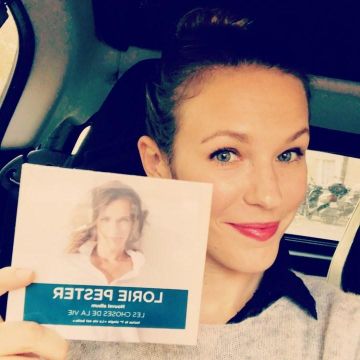 The CD album Things of the Life of Lorie Railing on the account instagram of @loriepesterofficiel