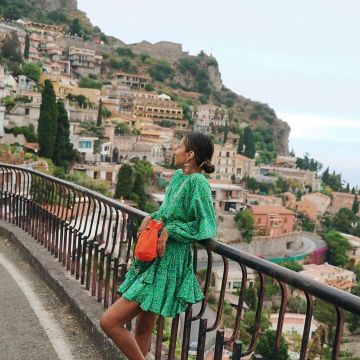 Turquoise short floral dress worn by Julie Sariñana on her Instagram account @sincerelyjules
