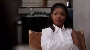 La robe chemise asymétrique portée par Alexandra Crane (Ryan Destiny) dans Star (S03E16)