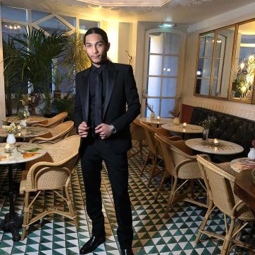 La cravate en maille portée par Dylan Robert sur son compte Instagram @dylan_robertofficiel