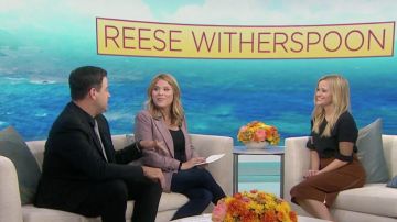 Chaqueta de traje a cuadros rosa usada por Jenna Bush Hager en Today 31 de mayo de 2019 con Reese Witherspoon
