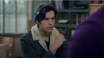 Levi's Flanelle Sherpa Trucker Jacket porté par Jughead Jones (Cole Sprouse) à Riverdale (Saison 01 Épisode 05)