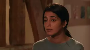 Earrings mini creole money brought in by Mina (Leïla Bekhti) in I'll go where you go