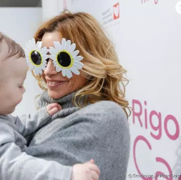 The Sunglasses are round in the shape of a marguerite de Ingrid Chauvin on his account Instagram