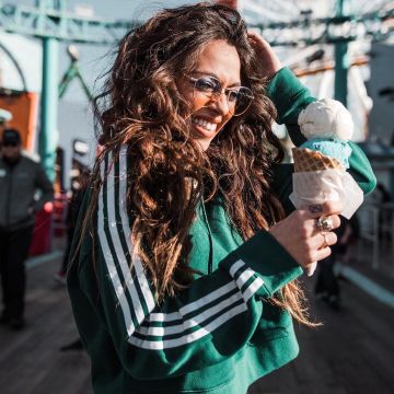 Le sweatshirt vert Adidas de Jessica Errero sur son compte Instagram @jessicaerrero_official