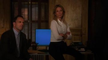 Zara Pointelle Polo usado por la Dra. Joan Watson (Lucy Liu) en Elementary (Temporada 07 Episodio 10)