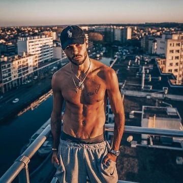 La gorra negra de Ralph Lauren de Julien Guirado en su cuenta de Instagram @guira22