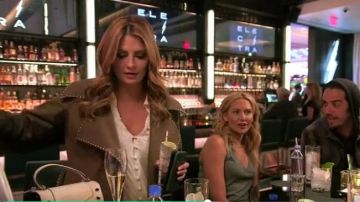 Robert Rodriguez Sutdded Mélange de Coton Twill Trench porté par elle-Même (Mischa Barton) dans Les Collines: de Nouveaux Commencements (Saison 01 Épisode 05)