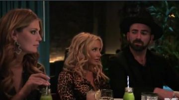 Pretty Little Thing Leopard Print Velvet Playsuit usado por ella misma (Stephanie Pratt) en The Hills: New Beginnings (Temporada 01 Episodio 05)