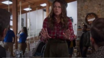 Isabel Marant Étoile Camisa roja a cuadros de manga larga usada por Liza Miller (Sutton Foster) en Younger (Temporada 06 Episodio 06)