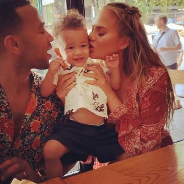 Zimmermann Eyes On Summer Dress usado por Chrissy Teigen Ciudad de Nueva York 21 de julio de 2019