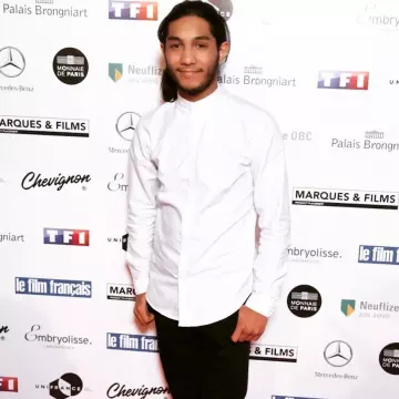 La chemise blanche portée par Dylan Robert sur son compte Instagram @dylan_robertofficiel