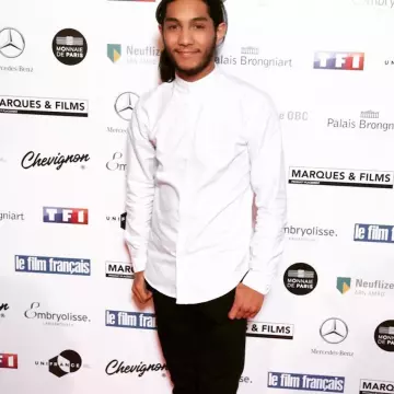 Le jean droit noir porté par Dylan Robert sur son compte Instagram @dylan_robertofficiel
