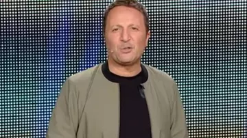 The bomber jacket light green khaki worn by Arthur in Friday, anything goes with Arthur on the 19th of July 2019